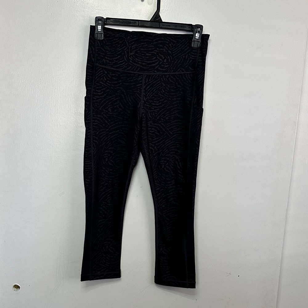 Athleta Black Patterned Capris